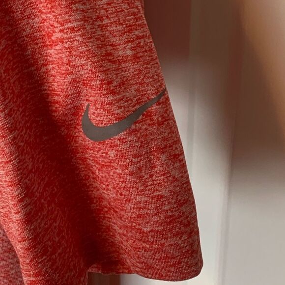 Nike Running Men's Red Athletic Shirt - Picture 4 of 9